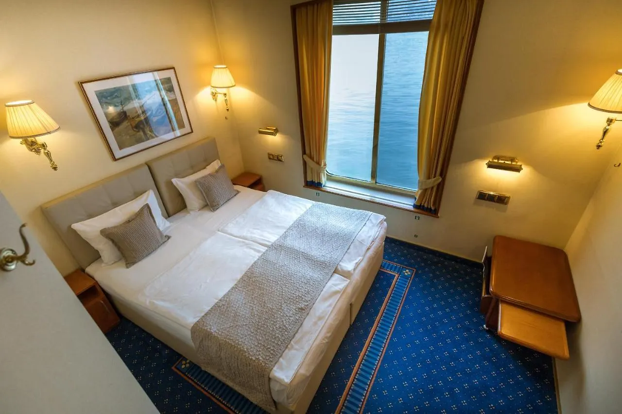 Úszó hotel Onriver Hotels - Ms Cezanne Budapest